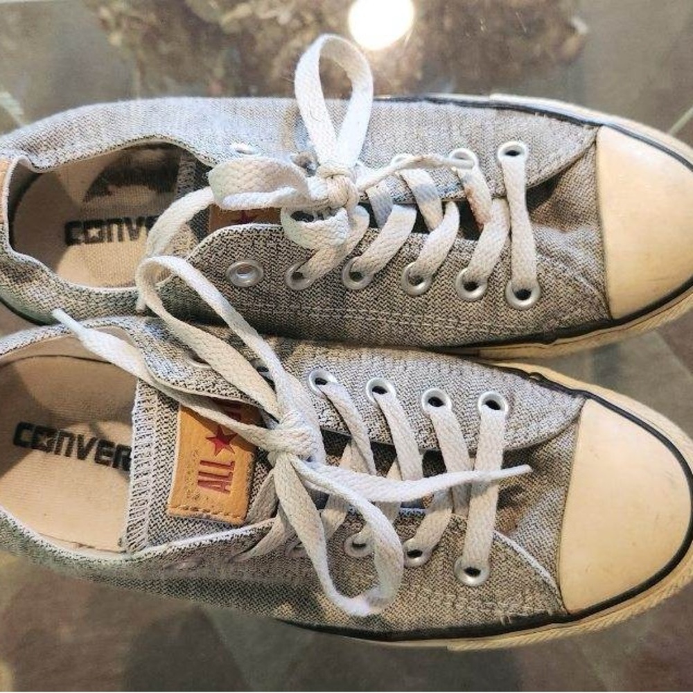 Converse All stars. Light blue denim. Womens 7/ Men’s 5.